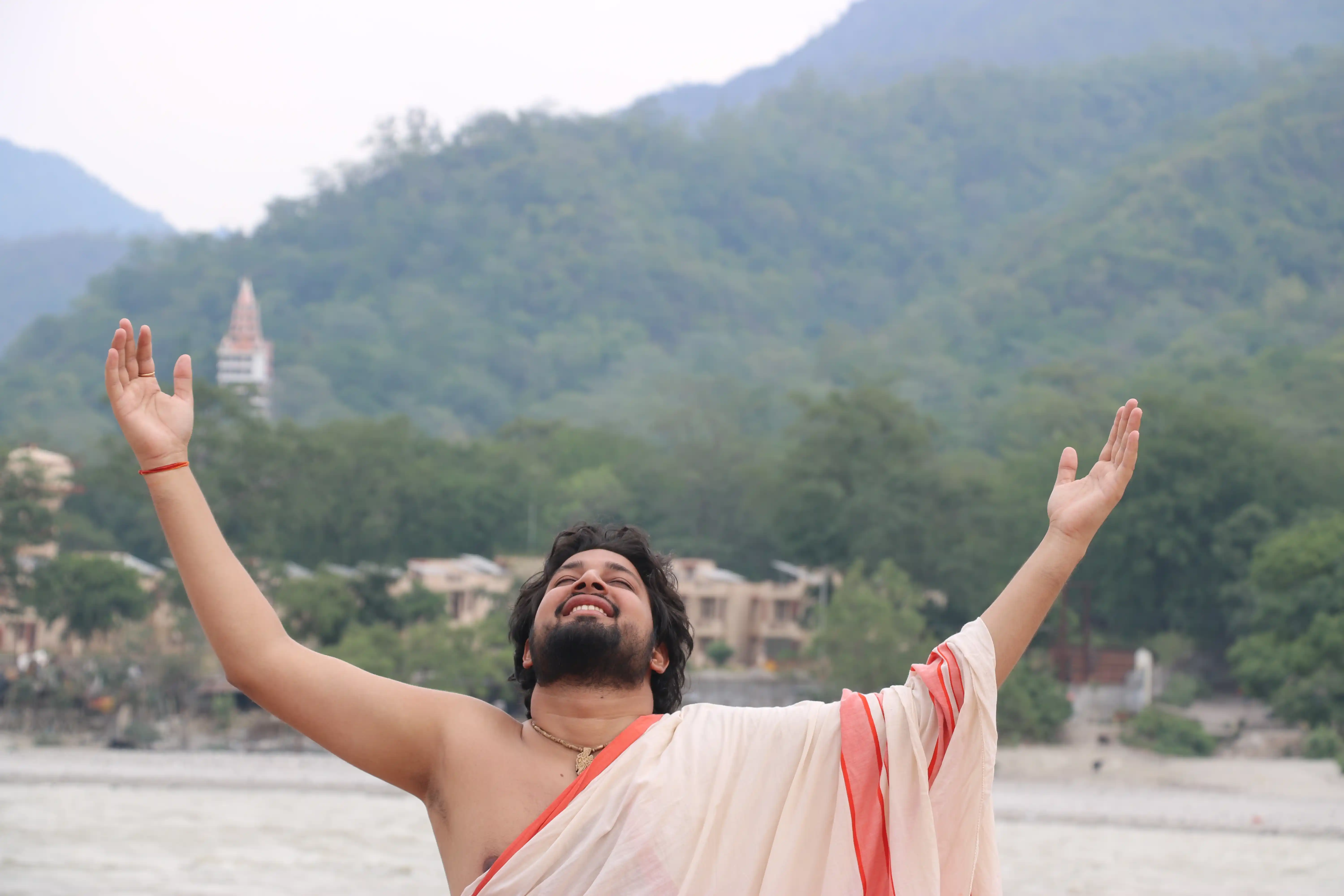 Sacred Glimpses of Guru Ji - Photo 4